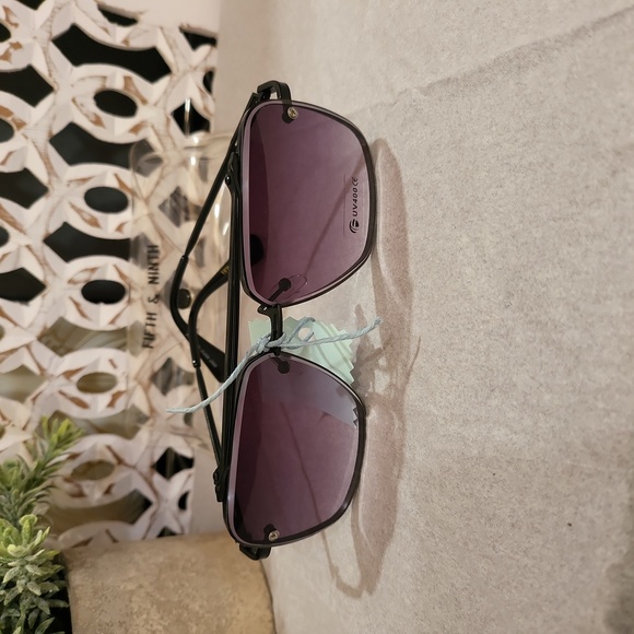 Sunglasses main image 3
